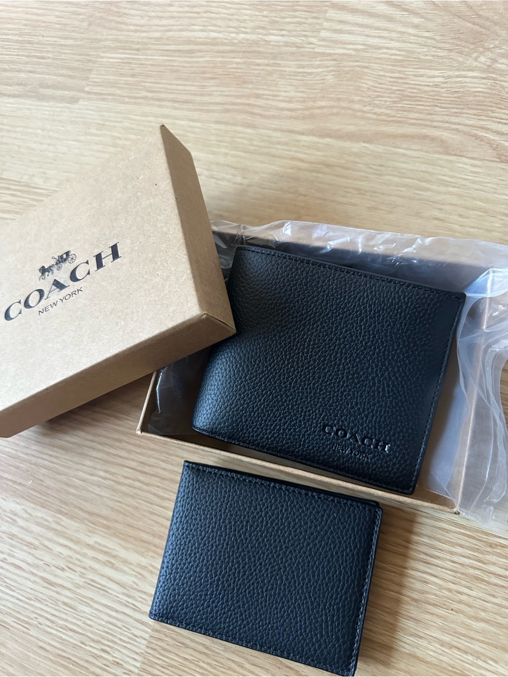 COACH Black Pebbled Leather Billfold Wallet with Card Case